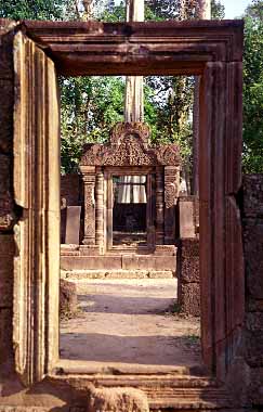 Bantaey Srei, Cambodia, Jacek Piwowarczyk, 2000