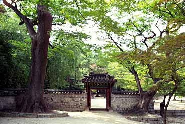 Ch'angdokkung Palace, Seoul, South Korea, 1999