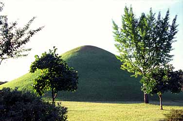 Kyongju, Chonmachong Tombs, South Korea, Jacek Piwowarczyk 1999