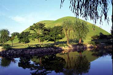 Kyongju, Chonmachong Tombs, South Korea, Jacek Piwowarczyk 1999