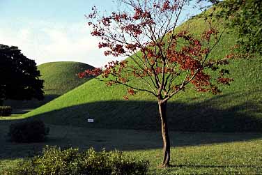 Kyongju, Chonmachong Tombs, South Korea, Jacek Piwowarczyk 1999