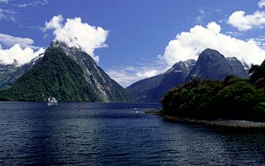 Milford Sound, New Zealand, Jacek Piwowarczyk, 2002