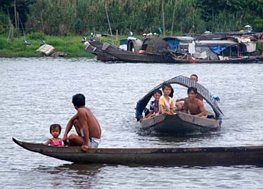 Hue, Parfume River, Vietnam, Jacek Piwowarczyk, 2009