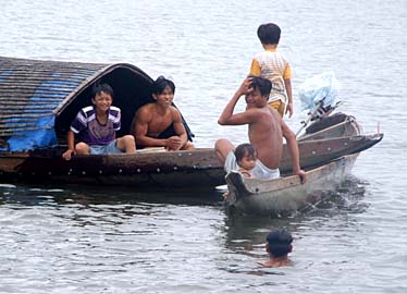 Hue, Parfume River, Vietnam, Jacek Piwowarczyk, 2009