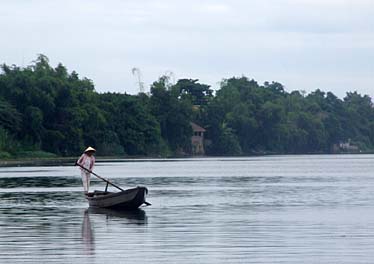 Hue, Parfume River, Vietnam, Jacek Piwowarczyk, 2009