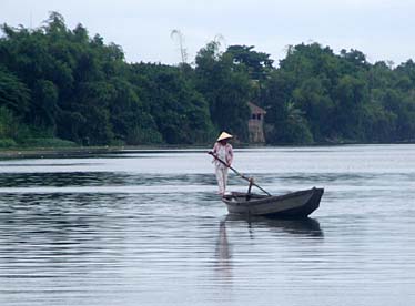 Hue, Parfume River, Vietnam, Jacek Piwowarczyk, 2009