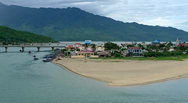 Hue to Da Nang, Vietnam, Jacek Piwowarczyk, 2009