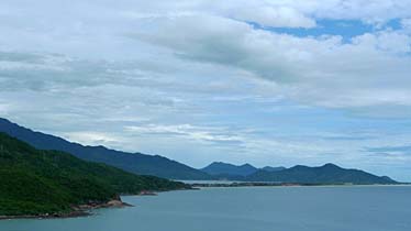Hue to Da Nang, Vietnam, Jacek Piwowarczyk, 2009