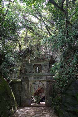 Marble Mountains, Vietnam, Jacek Piwowarczyk, 2009