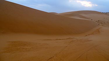 Red Sand Dunes, Mui Ne, Vietnam, Jacek Piwowarczyk, 2009