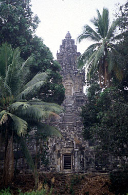 Bakong, Cambodia, Jacek Piwowarczyk, 2000