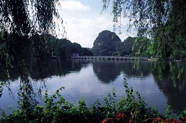 Zhaoqing, China, Jacek Piwowarczyk, 2002