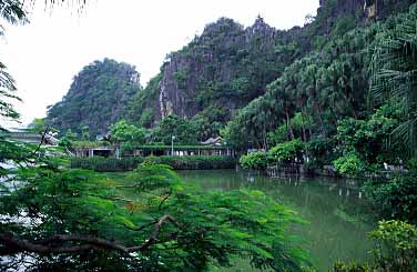 Zhaoqing, China, Jacek Piwowarczyk, 2002