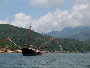 Cheung Chai - Mui Wo Ferry Route, Hong Kong, China, Jacek Piwowarczyk, 2004