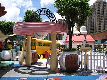 Shatin, New Territories, Hong Kong, China. Jacek Piwowarczyk, 2005