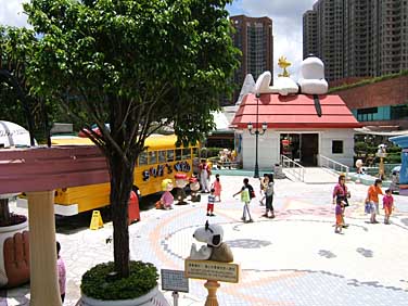 Shatin, New Territories, Hong Kong, China. Jacek Piwowarczyk, 2005