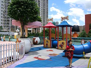 Shatin, New Territories, Hong Kong, China. Jacek Piwowarczyk, 2005