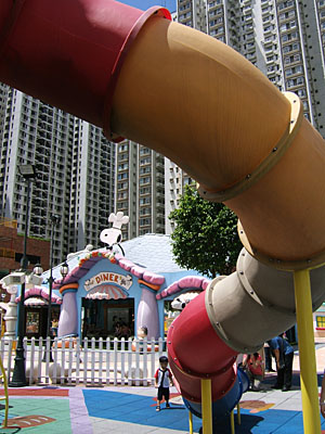 Shatin, New Territories, Hong Kong, China. Jacek Piwowarczyk, 2005