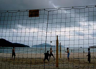 AN APRIL EVENING IN MUI WO 2006