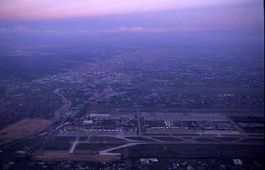 Tayuan  Int. Airport, Taiwan. Jacek Piwowarczyk, 2002