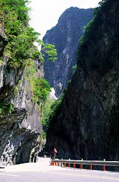 Taroko Gorge, Taiwan. Jacek Piwowarczyk, 2002